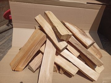 Bukové dřevo na grilování suché bez kůry